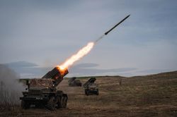 Xung đột ở Ukraine: Kiev dự báo Nga sắp 'động tay' ở điểm nóng, Mỹ không tin, HĐBA sắp nhóm họp