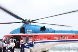 Đưa du khách ngắm TPHCM từ trên cao bằng trực thăng
