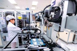 Thị trường lao động quý 1/2022 phục hồi nhưng chưa bền vững
