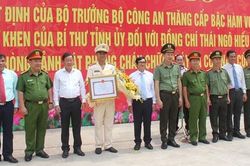 Trao Quyết định của Bộ trưởng về thăng cấp hàm vượt bậc cho đồng chí Thái Ngô Hiếu