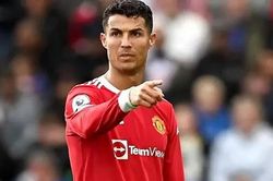 Chuyển nhượng cầu thủ: MU chọn Erik ten Hag, xây dựng đội hình trẻ; loan tin Ronaldo đến PSG; Sergio Ramos ra quyết định mới