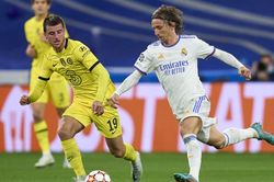 Modric kiến tạo siêu phàm khiến Chelsea trở thành cựu Vương