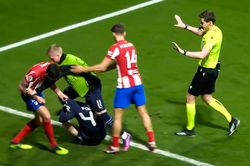 Cầu thủ Man City và Atletico lao vào nhau sau tiểu xảo của Foden