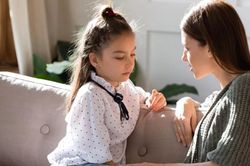 Cách ứng xử khôn ngoan của cha mẹ khi trẻ nói dối