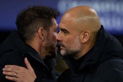 Simeone tố Guardiola giả tạo