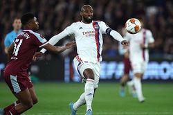 Soi kèo nhà cái Lyon vs West Ham. Nhận định, dự đoán bóng đá Cúp C2 (02h00, 15/4)