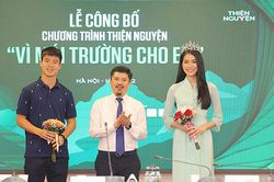 Á hậu Phương Anh - cầu thủ Duy Mạnh chung tay 'Vì mái trường cho em'