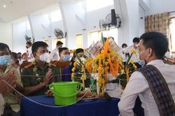 Lưu học sinh Lào và Campuchia đón Tết cổ truyền ấm áp tại Kon Tum