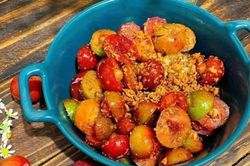 Mận hậu đầu mùa: Vừa chua vừa chát nhưng chị em vẫn mê mệt khi chấm với thứ này