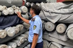 Thu giữ hơn 7 tấn vải nhập lậu