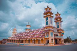 Đến Tây Ninh nhất định phải check-in tòa thánh '1 tấc đất ngàn góc sống ảo' này