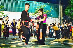 Vui hội phía mường trời