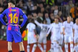 Điều bất thường trong trận thua khiến Barca bị loại khỏi Europa League