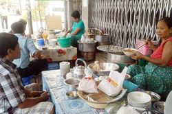 Ăn cơm bụi ở Myanmar