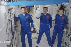 Phi hành gia Trung Quốc trở về sau sứ mệnh dài nhất của Bắc Kinh