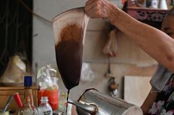 Độc đáo cà phê vợt ở Đà Thành