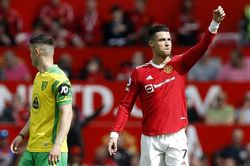 Ronaldo lập hat-trick siêu phàm, chạm nhiều cột mốc ấn tượng