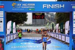 Tay Ho Half Marathon 2021: Gần 3.000 VĐV tranh tài với chuyên môn cao