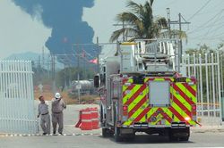 Mexico: Pemex đã được kiểm soát được hỏa hoạn tại nhà máy lọc dầu Salina Cruz