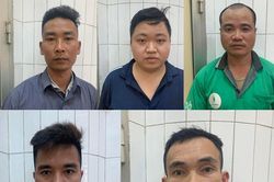 Ngang nhiên đánh bạc trên vỉa hè
