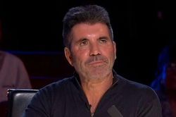 Khán giả phản ứng về gương mặt khác lạ của Simon Cowell