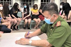 Nhiều tiếp viên quán cà phê ở Bình Dương dụ khách mua dâm