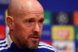 Ajax làm mọi cách có thể để ngăn cản sự ra đi của HLV Erik Ten Hag