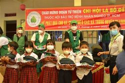 Lá Bồ Đề tặng quà đến đồng bào, học sinh miền nui Di linh
