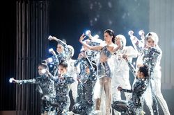 Dàn Hoa hậu catwalk đầy ấn tượng trên sàn diễn thời trang