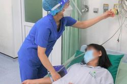 Đau thắt ngực, phản vệ độ 3 chỉ 5 phút sau bôi kem làm trắng da