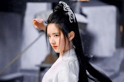 Sạn trong phim của Dương Dương, Triệu Lộ Tư