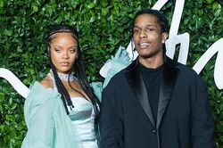 Bạn trai của Rihanna bị cảnh sát bắt ở sân bay