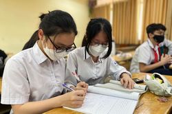 Ép học sinh chuyển trường, bỏ thi lớp 10 tại Hà Nội: Trường chạy theo thành tích?