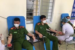 11 chiến sỹ công an hiến máu cứu người đàn ông suy tim