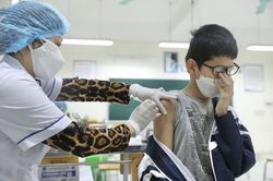 Tiêm vaccine phòng COVID-19 cho trẻ: Tiêm đến đâu an toàn đến đó