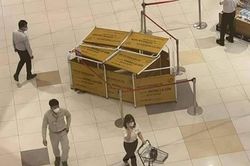 Nam bảo vệ rơi từ tầng cao Aeon Mall Bình Dương xuống đất, nằm bất động trên vũng máu
