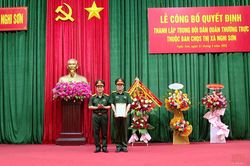 Thị xã Nghi Sơn: Công bố quyết định và ra mắt trung đội dân quân thường trực
