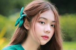 Thấy bạn gái cũ của chồng sắp cưới khóc lóc ôm chặt chân anh ấy, tôi bực quá nhường luôn chồng nhưng cô ấy vội lắc đầu