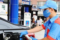 Từ 15h hôm nay, giá xăng tăng gần 700 đồng mỗi lít