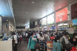 Vé máy bay dịp nghỉ lễ 30-4: Giá cao ngất ngưởng vẫn 'cháy vé'