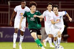 Cầu thủ HAGL mâu thuẫn ngay trên sân Thống Nhất
