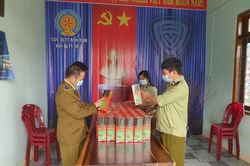 Kon Tum: Tiêu hủy hơn 112 chai rượu sâm Ngọc Linh giả