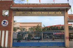 Diễn biến mới nhất vụ hiệu phó trường chuyên bắt học sinh ăn thức ăn lấy từ thùng rác