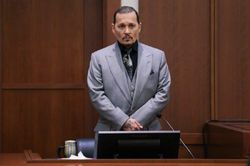 'Cướp biển vùng Caribe' Johnny Depp tiết lộ bí mật 'động trời' sau khi tố bị vợ cũ đánh tơi tả