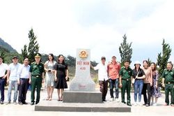 Hội Nhà báo tỉnh tham quan, tìm hiểu thực tế ở huyện Đakrông