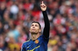 Ronaldo tặng bàn thắng cho con trai đã mất