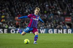 MU mua De Jong, HLV Ten Hag kết Garner
