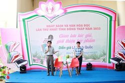 Giao lưu với nhà thơ, nhà báo Lê Minh Quốc