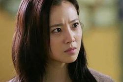 Mừng thọ mẹ chồng tôi biếu phong bì 20 triệu, em dâu mắng tôi ngay tại chỗ, cách làm của mẹ chồng khiến tôi bật cười