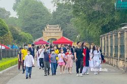 Hoàng thành Thăng Long tấp nập khách tham quan ngày cuối tuần